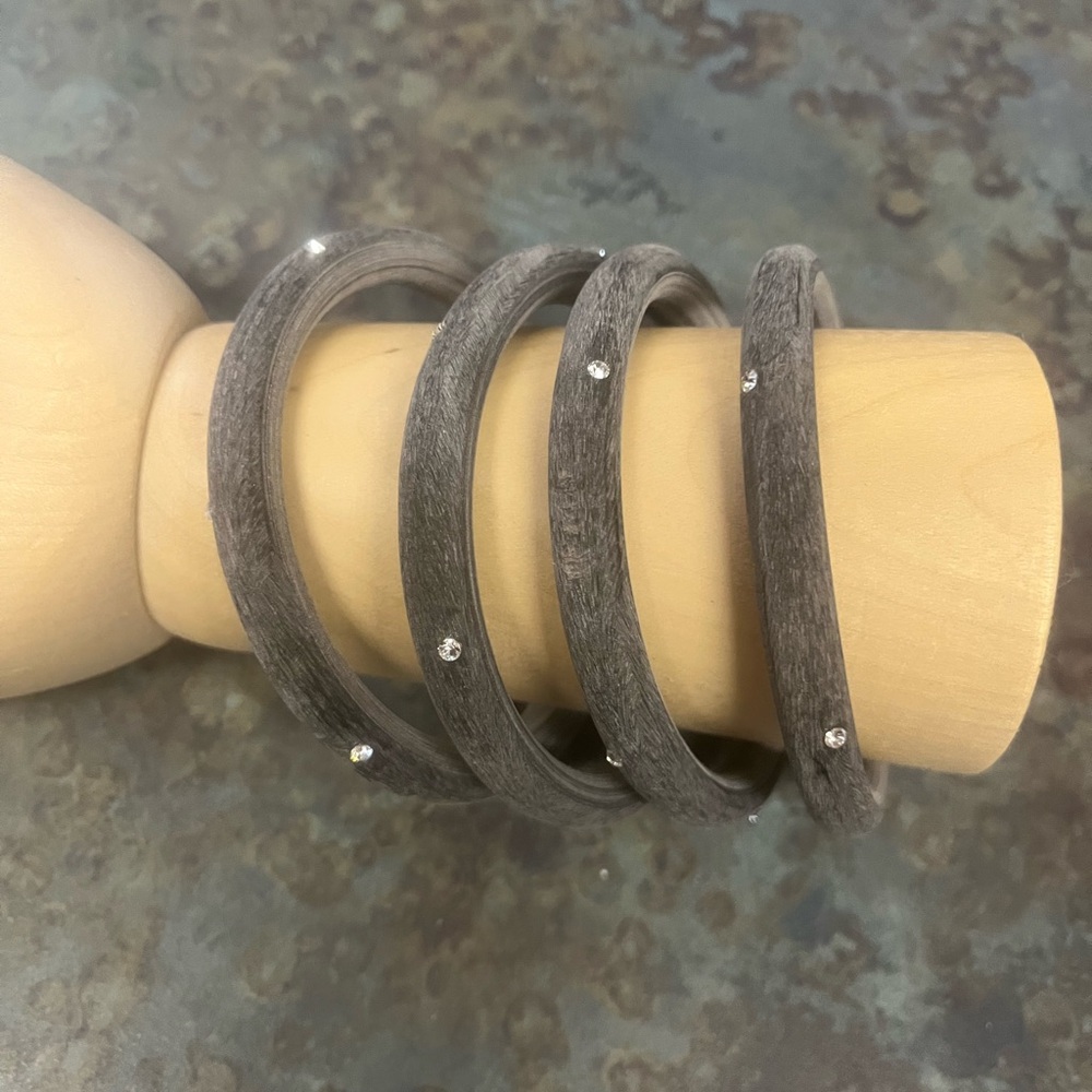 Zeffiria 4 Horn Gray with Swarovski Crystal Bangle Set